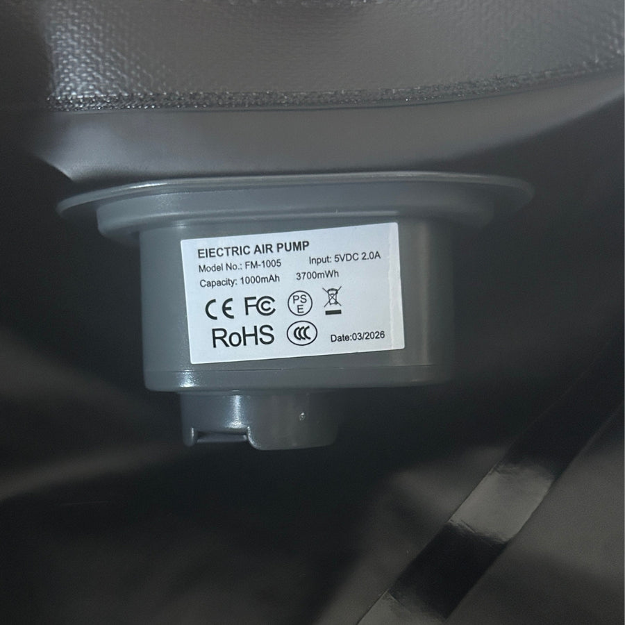 Photo représentant la pompe électrique intégrée à la housse de compression JustBackpacker